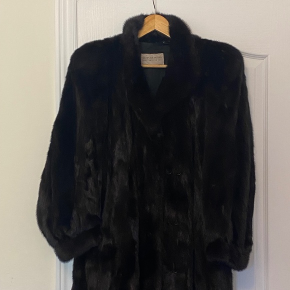 Black mink fur coat - Picture 1 of 6